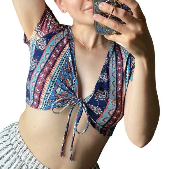Windsor L Blue Boho Paisley Floral Stripe Tie Up Vneck Short Sleeve Crop Top - Picture 1 of 6